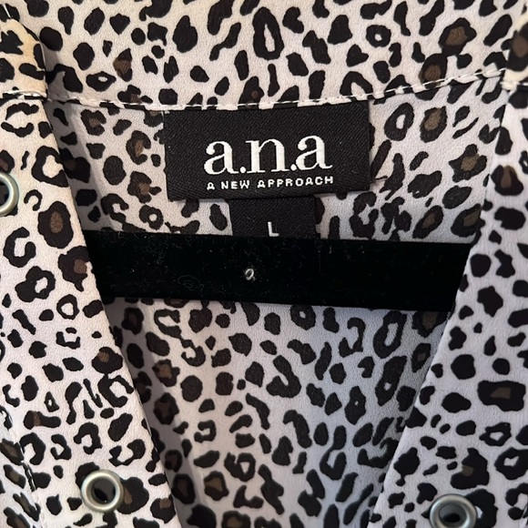 A.N.A. Size large Tunic black/white animal print  top. Long sleeve. Euc - Picture 2 of 6